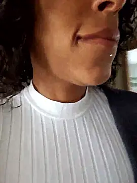 Snapshot of Goldenlace chatting on December 1, 2025, 11:11 am Goldenlace online show from December 1, 2025, 11:11 am