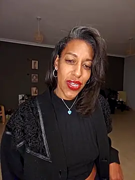 Snapshot of Goldenlace chatting on November 15, 2025, 8:57 pm Goldenlace online show from November 15, 2025, 8:57 pm