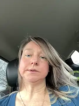 Snapshot of Vivian_MayXxX chatting on February 15, 2025, 9:39 pm Vivian MayXxX online show from February 15, 2025, 9:39 pm