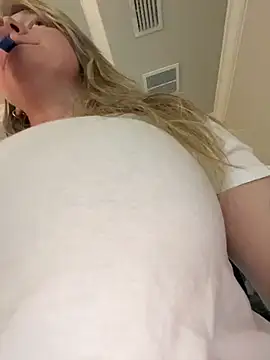 Vivian MayXxX online show from April 12, 2026, 6:22 pm