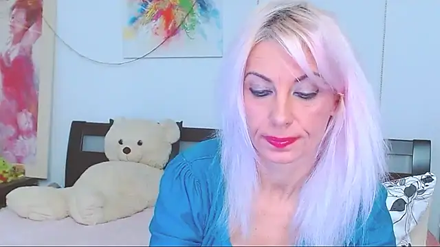 HoneyLara online show from October 29, 2025, 8:52 pm