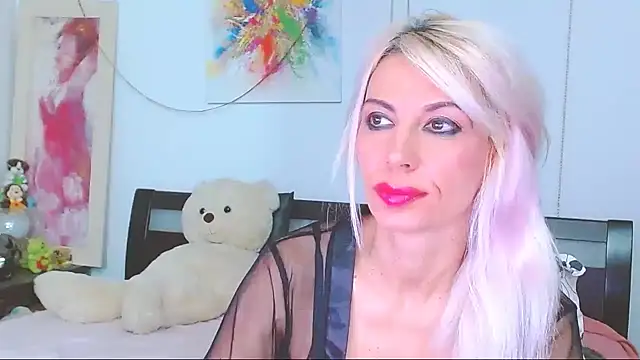 HoneyLara online show from November 3, 2025, 3:34 am