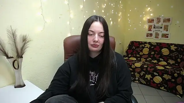 Snapshot of MilanaPrice chatting on November 11, 2025, 6:36 pm MilanaPrice online show from November 11, 2025, 6:36 pm