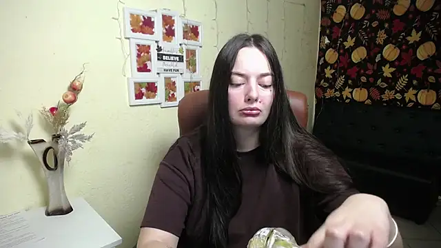 Snapshot of MilanaPrice chatting on November 22, 2025, 6:23 am MilanaPrice online show from November 22, 2025, 6:23 am