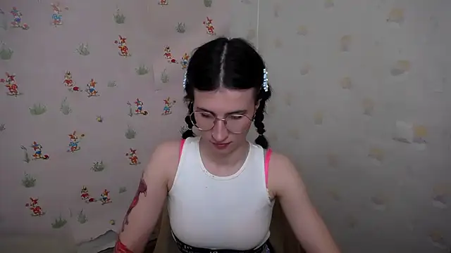 Snapshot of MaryEm976 chatting on April 28, 2026, 5:45 am MaryEm976 online show from April 28, 2026, 5:45 am