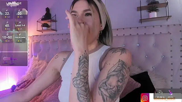 Atenea Klett  online show from May 22, 2026, 1:31 pm