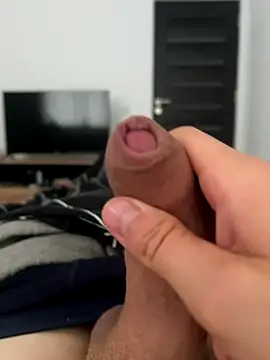 Snapshot of LoudPony chatting on October 16, 2025, 6:10 am LoudPony online show from October 16, 2025, 6:10 am