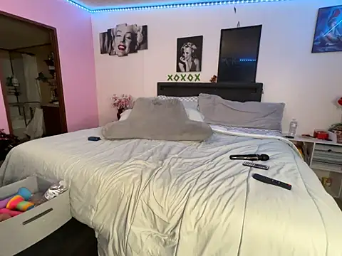 Snapshot of AngelSinz69 chatting on November 20, 2025, 1:17 am AngelSinz69 online show from November 20, 2025, 1:17 am