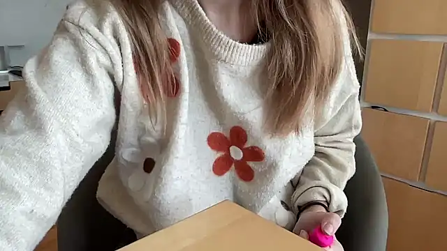 Mollyy998 online show from October 27, 2025, 7:20 am