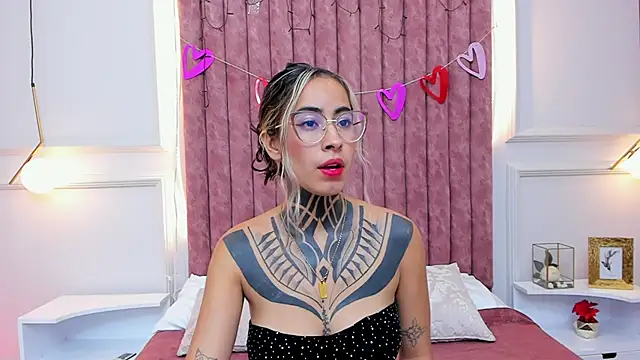 Snapshot of NicoleBlum chatting on February 12, 2025, 5:48 pm NicoleBlum online show from February 12, 2025, 5:48 pm