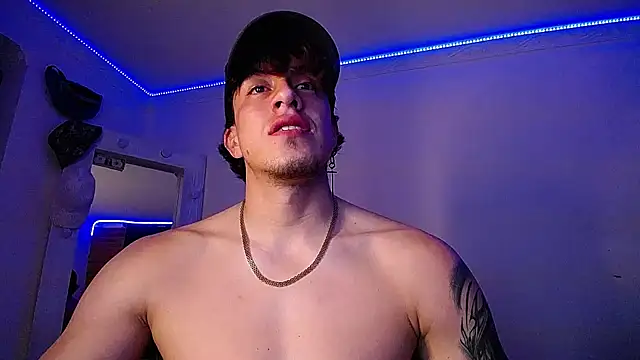 Snapshot of strongboy_ chatting on January 9, 2025, 3:36 am strongboy online show from January 9, 2025, 3:36 am