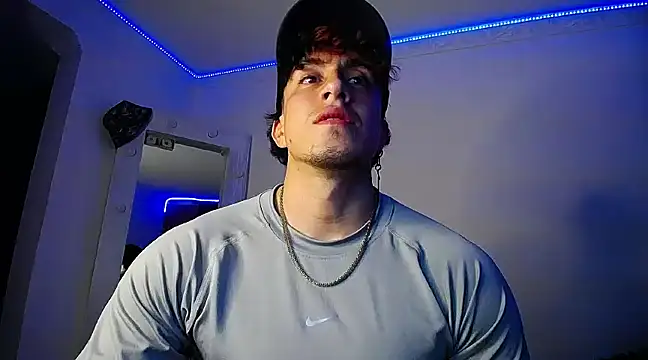 Snapshot of strongboy_ chatting on December 24, 2024, 5:27 am strongboy online show from December 24, 2024, 5:27 am