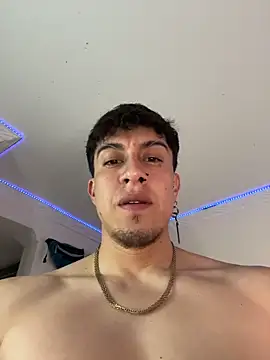 Snapshot of strongboy_ chatting on June 17, 2026, 7:35 pm strongboy online show from June 17, 2026, 7:35 pm