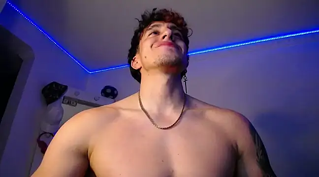 Snapshot of strongboy_ chatting on December 29, 2024, 10:45 am strongboy online show from December 29, 2024, 10:45 am