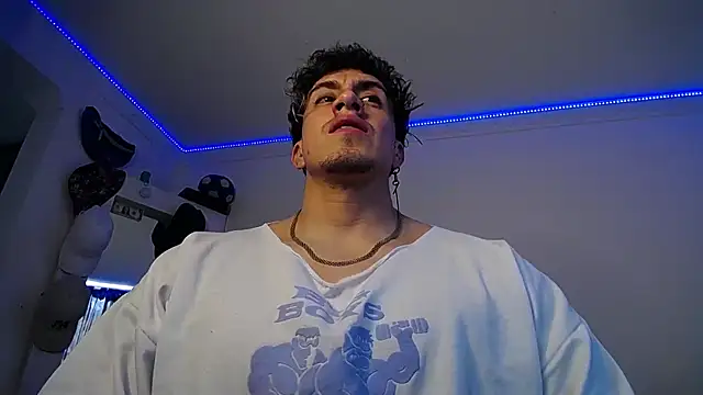 Snapshot of strongboy_ chatting on October 18, 2025, 8:11 pm strongboy online show from October 18, 2025, 8:11 pm