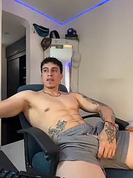 Snapshot of strongboy_ chatting on May 16, 2026, 9:36 pm strongboy online show from May 16, 2026, 9:36 pm