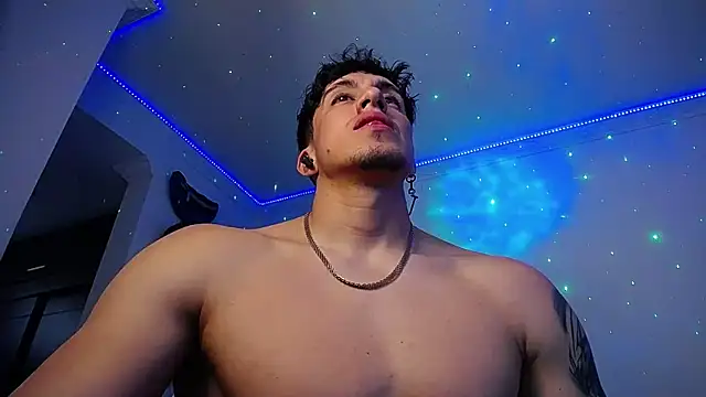 Snapshot of strongboy_ chatting on November 4, 2025, 7:17 pm strongboy online show from November 4, 2025, 7:17 pm