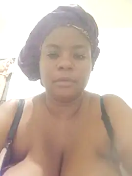 Snapshot of bigtitssxx chatting on August 8, 2026, 12:28 am bigtitssxx online show from August 8, 2026, 12:28 am