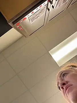 Snapshot of cinnatitties chatting on November 4, 2025, 4:00 pm cinnatitties online show from November 4, 2025, 4:00 pm