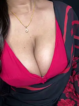 Snapshot of love_pihu chatting on November 25, 2025, 3:18 am love pihu online show from November 25, 2025, 3:18 am