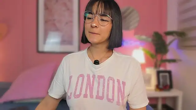 Snapshot of SoySaraa chatting on December 19, 2025, 6:05 am SoySaraa online show from December 19, 2025, 6:05 am