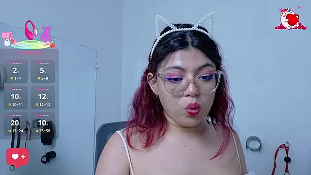 Snapshot of Catwhite_ chatting on March 13, 2025, 6:12 pm Catwhite online show from March 13, 2025, 6:12 pm