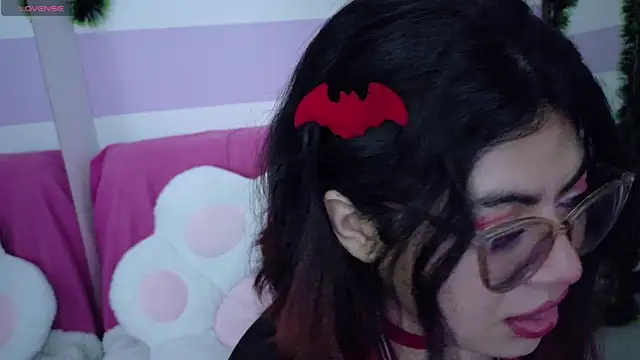 Catwhite  online show from December 22, 2025, 4:40 pm