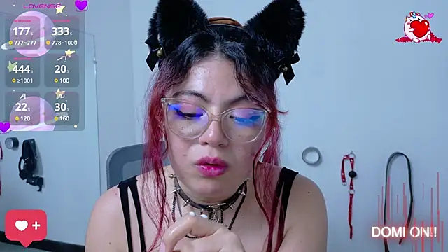 Snapshot of Catwhite_ chatting on March 3, 2025, 6:46 pm Catwhite online show from March 3, 2025, 6:46 pm