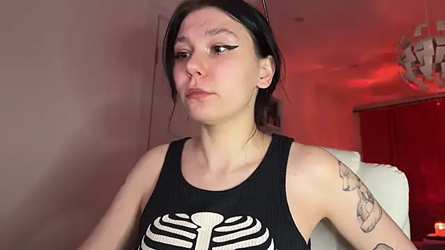 Snapshot of pinkdolly18 chatting on February 20, 2025, 9:53 pm pinkdolly18 online show from February 20, 2025, 9:53 pm