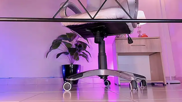 Snapshot of ArchieCollins chatting on October 31, 2025, 11:55 pm ArchieCollins online show from October 31, 2025, 11:55 pm