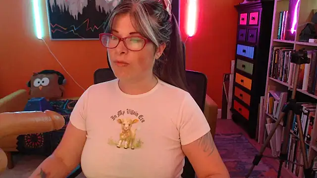 Snapshot of TheLenaAdams chatting on December 14, 2025, 11:10 pm TheLenaAdams online show from December 14, 2025, 11:10 pm