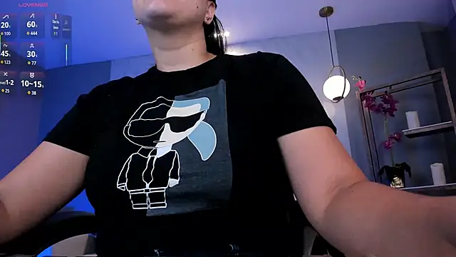 Snapshot of MartinnaBonnet chatting on September 10, 2025, 10:03 am MartinnaBonnet online show from September 10, 2025, 10:03 am