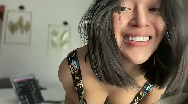 IvyOlivia online show from December 5, 2024, 3:55 pm