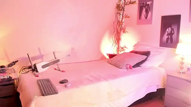 Snapshot of Alicee_Levine chatting on November 8, 2025, 10:13 pm Alicee Levine online show from November 8, 2025, 10:13 pm