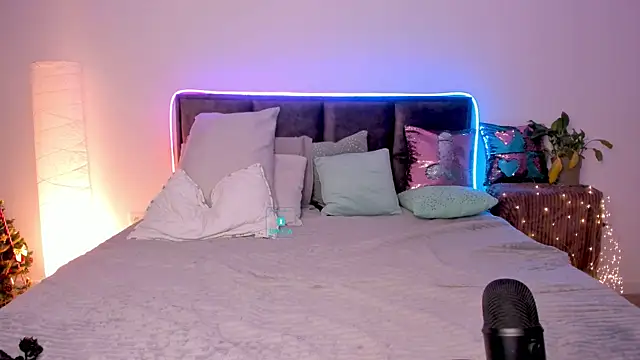 Snapshot of AlexRoseLiRed chatting on February 3, 2025, 7:52 pm AlexRoseLiRed online show from February 3, 2025, 7:52 pm