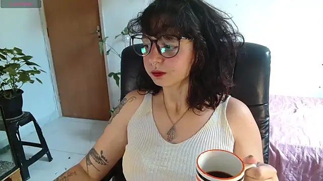 Snapshot of myamillor chatting on October 29, 2025, 11:20 am myamillor online show from October 29, 2025, 11:20 am