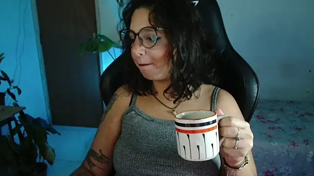 Snapshot of myamillor chatting on July 16, 2026, 9:23 pm myamillor online show from July 16, 2026, 9:23 pm