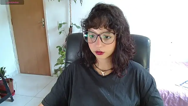 Snapshot of myamillor chatting on November 20, 2025, 2:40 pm myamillor online show from November 20, 2025, 2:40 pm