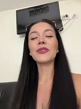 Snapshot of denise_k chatting on August 1, 2026, 11:41 am denise k online show from August 1, 2026, 11:41 am
