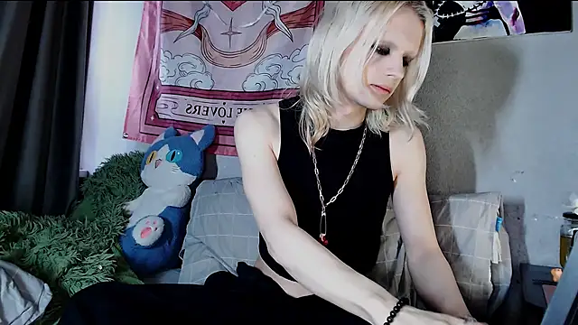 Alien Bella online show from May 22, 2026, 7:50 am