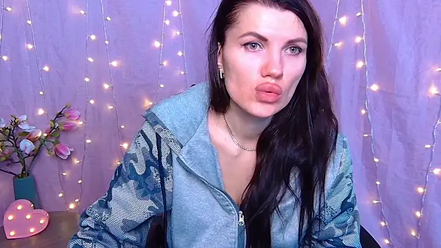 MilaLoona online show from February 22, 2026, 7:33 am