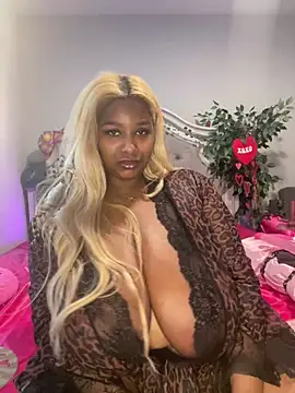 Snapshot of BigFineSelena chatting on January 30, 2025, 6:10 pm BigFineSelena online show from January 30, 2025, 6:10 pm