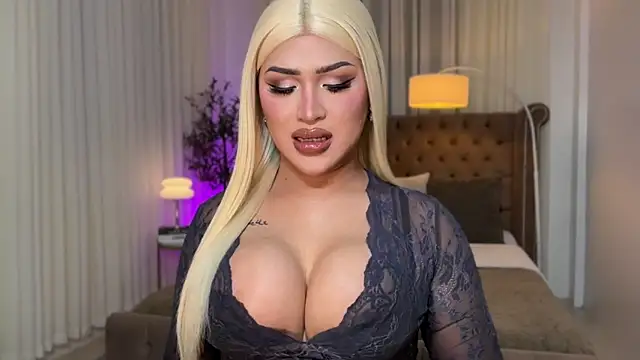 Snapshot of Your_Majesty_Tyra chatting on October 19, 2025, 4:04 am Your Majesty Tyra online show from October 19, 2025, 4:04 am