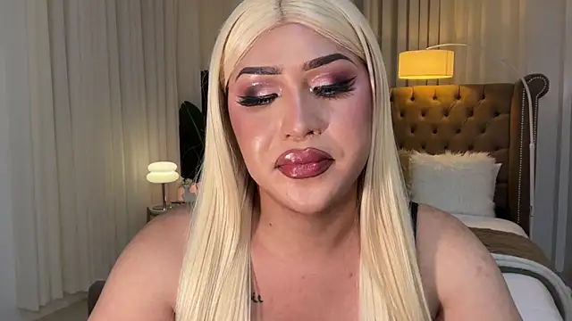 Snapshot of Your_Majesty_Tyra chatting on March 12, 2025, 10:59 am Your Majesty Tyra online show from March 12, 2025, 10:59 am