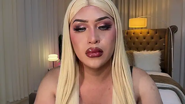 Snapshot of Your_Majesty_Tyra chatting on March 13, 2025, 9:32 am Your Majesty Tyra online show from March 13, 2025, 9:32 am