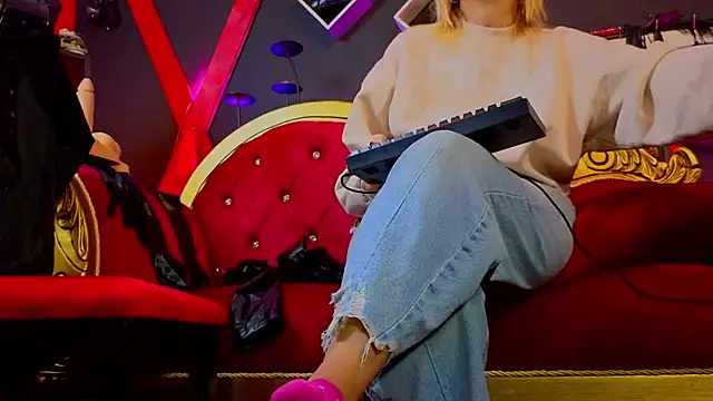 PerlaDivaio online show from October 15, 2025, 2:25 pm