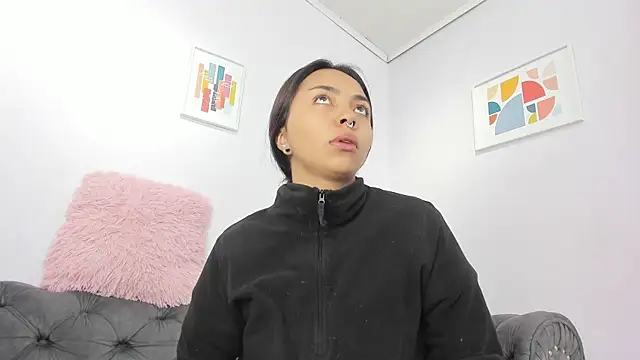 miss soffi  online show from November 4, 2025, 12:20 pm