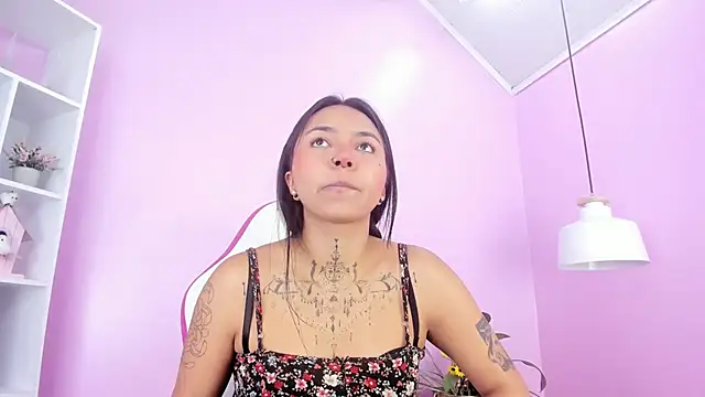 Snapshot of miss_soffi_ chatting on February 4, 2025, 12:33 pm miss soffi  online show from February 4, 2025, 12:33 pm