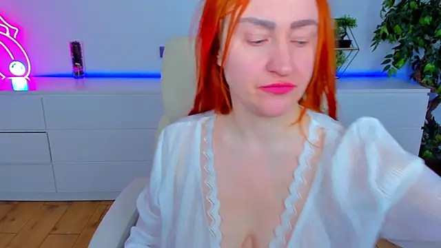 Kamilla Hot online show from March 6, 2026, 6:52 am