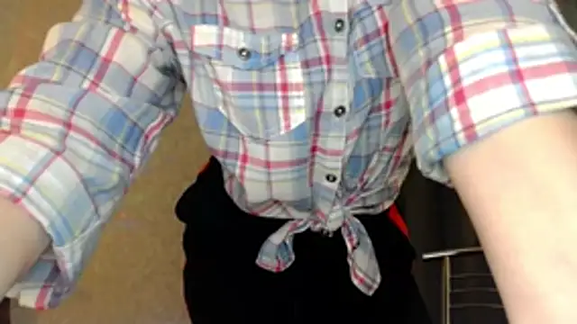 elenaza online show from April 22, 2026, 8:37 pm